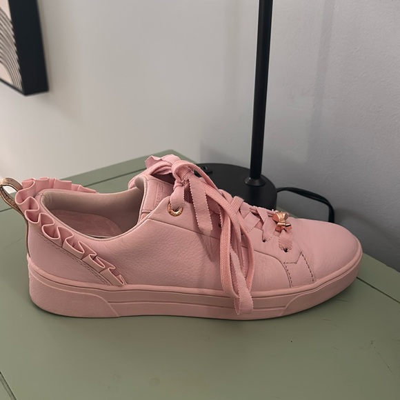 Ted Baker London Astrina Pink Sneakers Lace Up leather ruffle detail size 7.5 - Picture 3 of 11